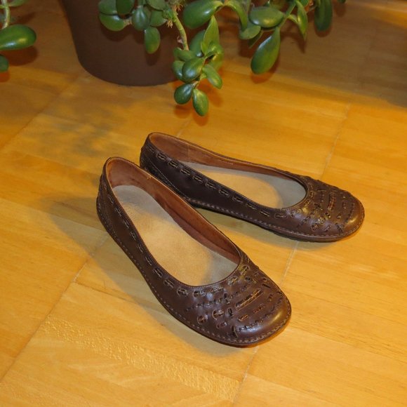 CLARKS brown leather flats 6.5 new without box - Picture 1 of 6